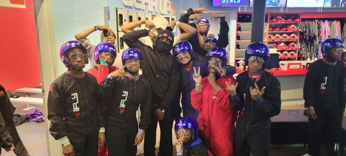 JLIA_STEAM's tweet image. Today was so much fun! Our @JLewisInvictus 8th graders got a chance to simulate skydiving at #IFly! Think about all of the science concepts covered in their STEM session. Thank you @cr_sci and @MeaganNaraine for making this possible! @JLIAPRIDE #ExperientialLearning