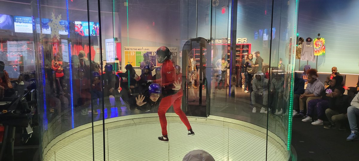 JLIA_STEAM's tweet image. Today was so much fun! Our @JLewisInvictus 8th graders got a chance to simulate skydiving at #IFly! Think about all of the science concepts covered in their STEM session. Thank you @cr_sci and @MeaganNaraine for making this possible! @JLIAPRIDE #ExperientialLearning