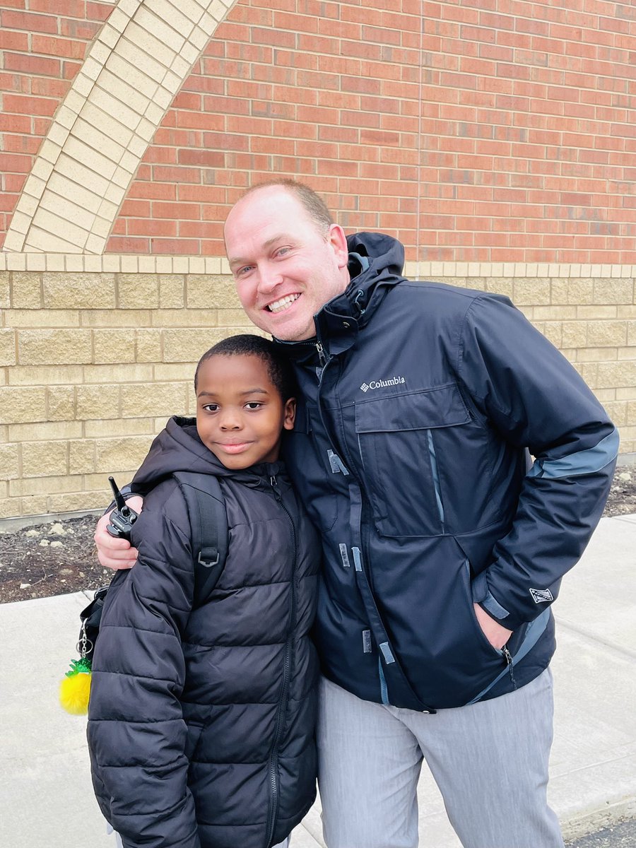 MrBarnett_MECC's tweet photo. Long after our 🚌s roll & the wk ends… our #coMECCtion 🫶🏻💚 remains. So blessed🙏🏻 2 get 2B in the business of relationships!🤗🫂 Xtra proud💗of this Comet kid!💫#MECCtacular ✅ @Katie_Fuller11 @allinMiami77 @MrsBly_MECC @SarahBowser4 @MasonSchools 🏫☄️ https://t.co/J08nvCRQe3