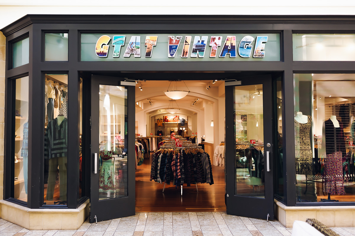 SBGalleria's tweet photo. #FridayFinds — GTAT Vintage | Thrift has THE best vintage and thrift apparel in the South Bay!

Best part? ALL apparel and merchandise in-store is only $9.99!

📍Visit them on Level 1 next to @bathbodyworks. https://t.co/nNNGuw6LvA
