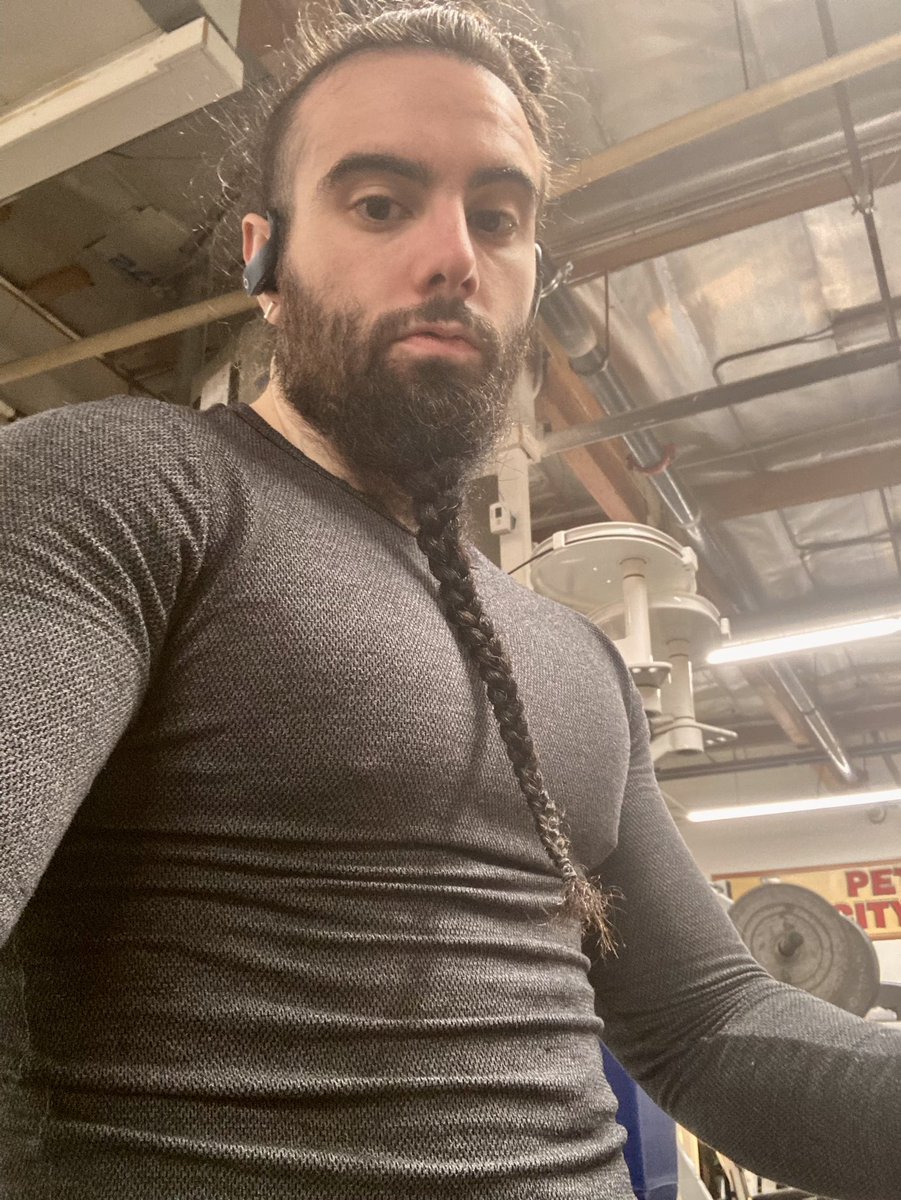 that fʊcking himbo on Twitter "Started adding some tits into leg day"