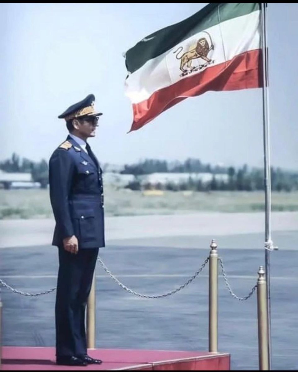 behzadm75's tweet photo. ولی هیشکی مثل ما ایرانیا ضرب‌المثل «از عرش به فرش رسیدن» رو درک نمیکنه...
چی بودیم، چی شدیم
#مهسا_امینی https://t.co/MsoFGCIpbp