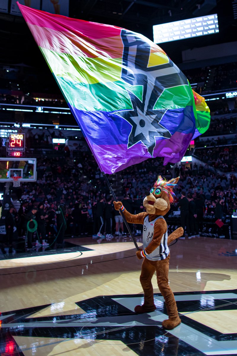 https://pbs.twimg.com/media/Fl0aV32WAAMVcqe.jpg Pistons 48, Spurs 49: Play-by-play, highlights and reactions