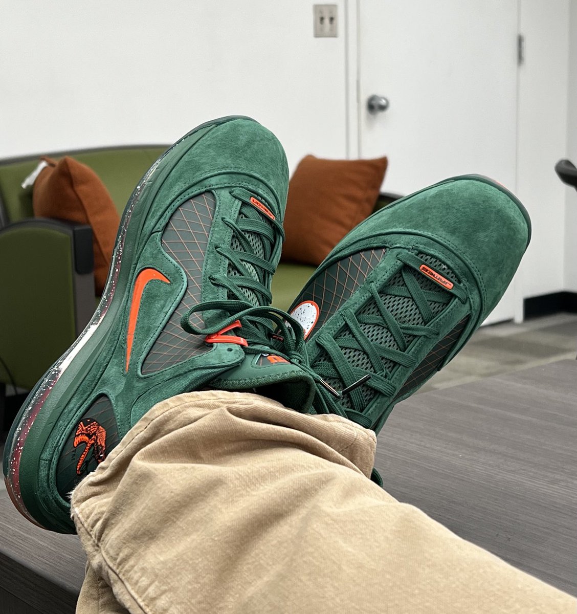 HCWillieSimmons's tweet photo. Itโs Friday so you know what that meansโฆ I just had to let yโall know that โYeen Got Deez!โ Big shout out to Lunden and my guys at APB!
#FAMULY #HCShoeGame #HCSwag #APB
๐๐๐ https://t.co/GQgOvbFwtm