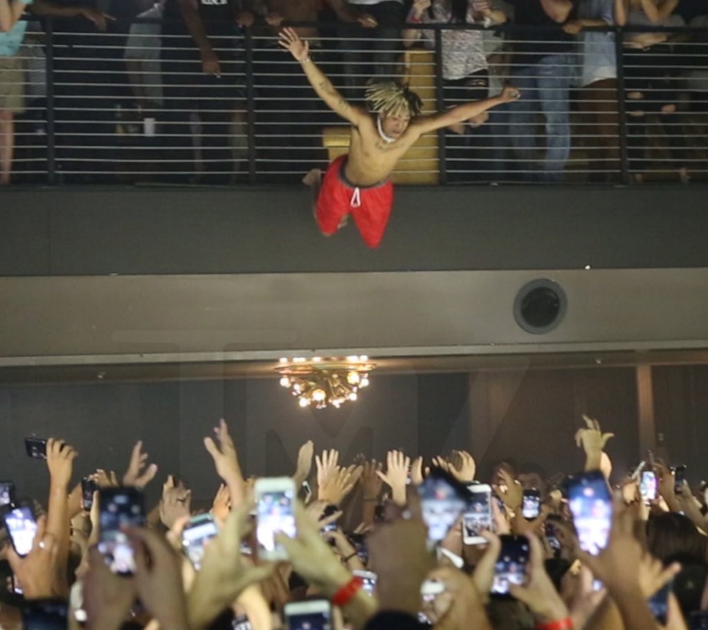 me at coachella when frank ocean plays the beat switch on “nights”