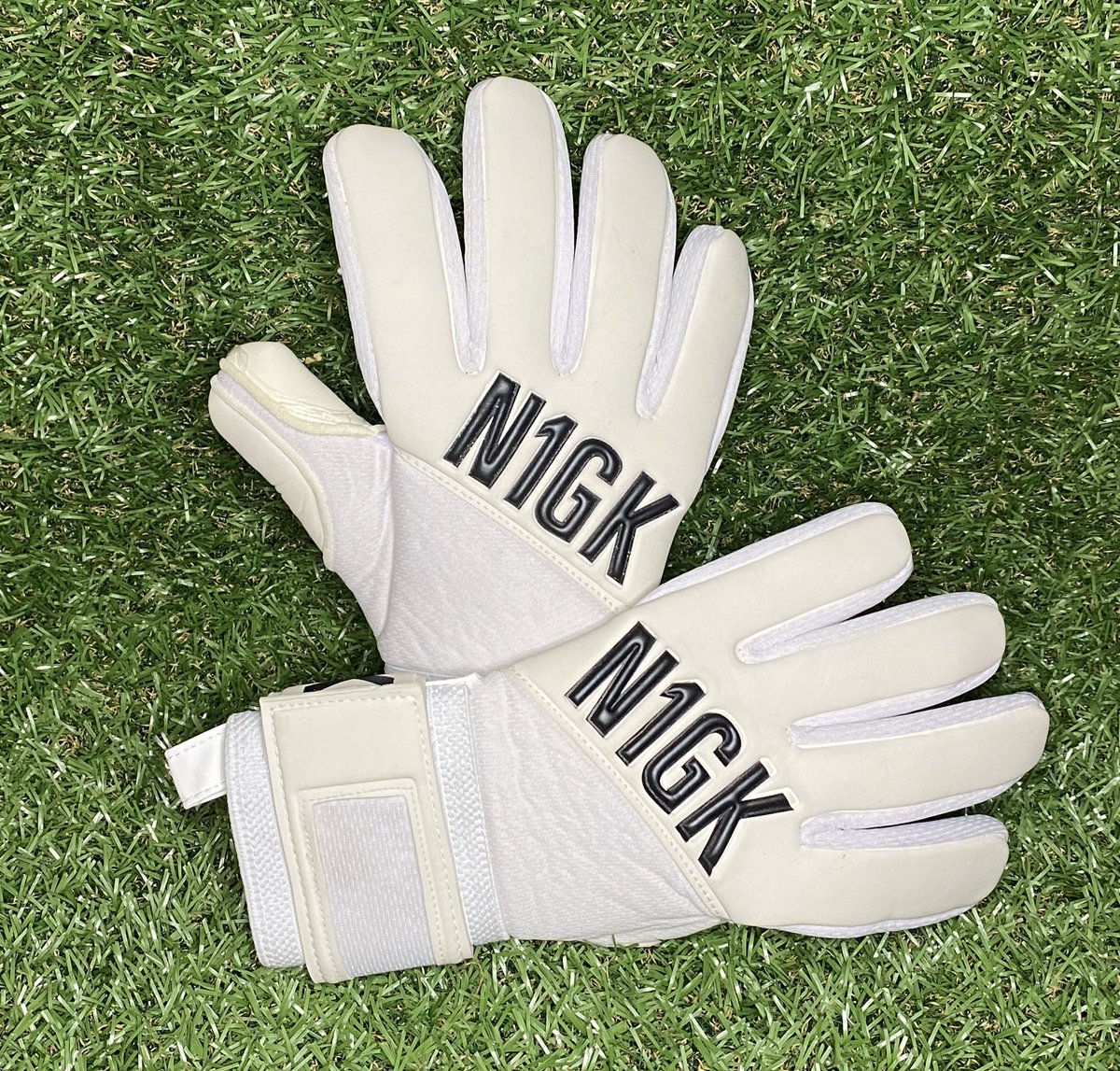 N1GoalKeeping's tweet photo. ⚪️ Negative Whiteouts ⚪️

- Available in Adult sizes 7, 8, 9, 10 &amp; 11 
💷 35.00 inc delivery 💷

- Available in Junior sizes 3, 4, 5 &amp; 6
💷 £25.00 inc delivery 💷

Contact us today to order!

#benumberone #n1gk #negative #whiteouts #gkgloves #goalkeepers https://t.co/ARFrzju5Iv