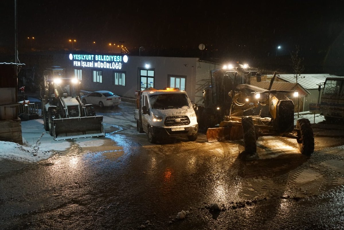 mehmetcinar44's tweet photo. Kar yağışı ❄❄bereketiyle gelsin...
Hazırız!
#Yeşilyurt https://t.co/1NhaSK9XzA