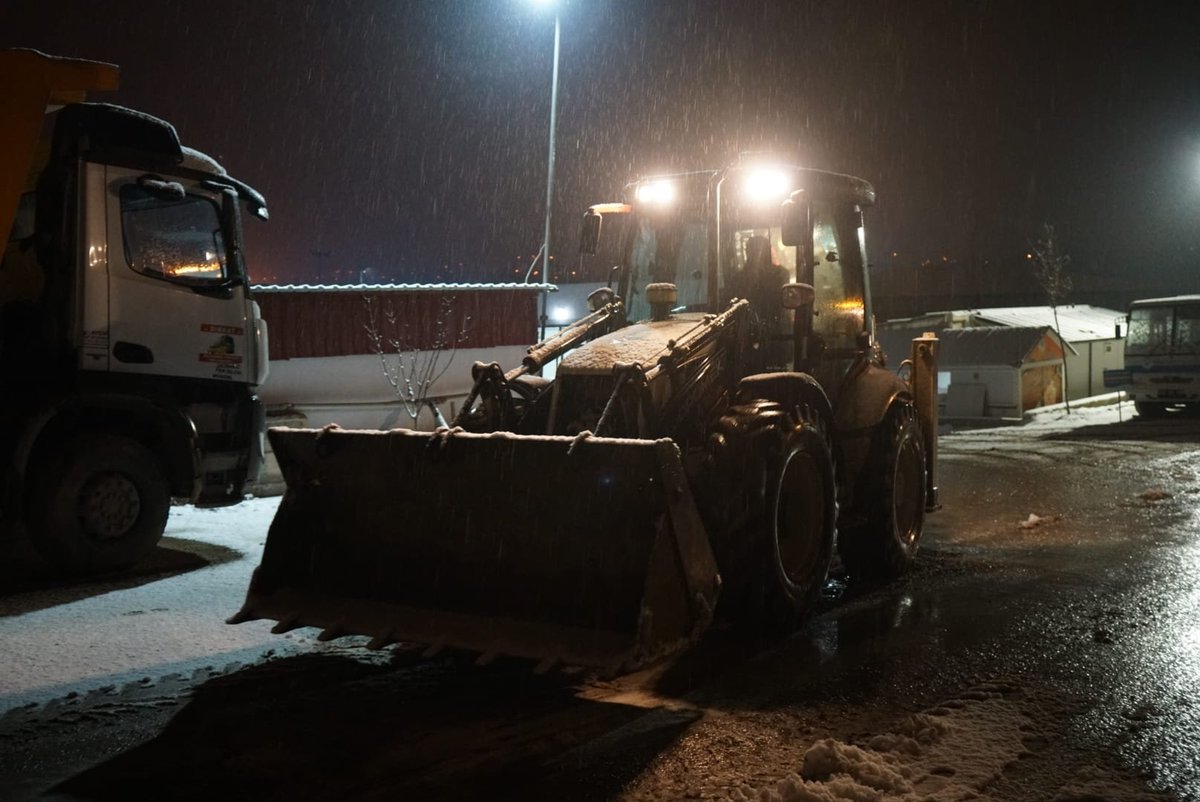 mehmetcinar44's tweet photo. Kar yağışı ❄❄bereketiyle gelsin...
Hazırız!
#Yeşilyurt https://t.co/1NhaSK9XzA