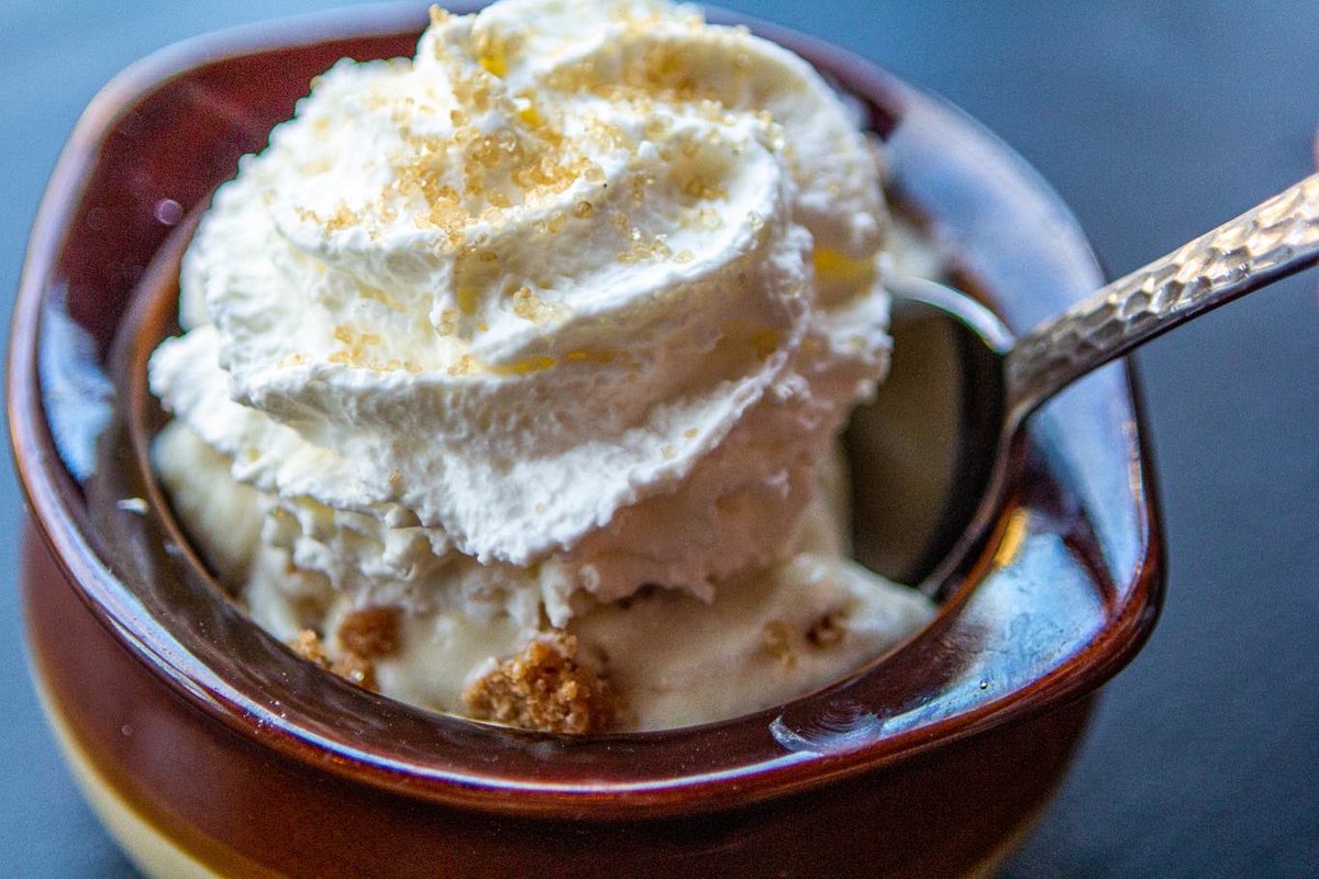 Start off the year with an incredible meal! Stop by Smokehouse to try this weekend’s specials…

Smokehouse Ribwich

Brisket Chili

Banana Cream Pudding