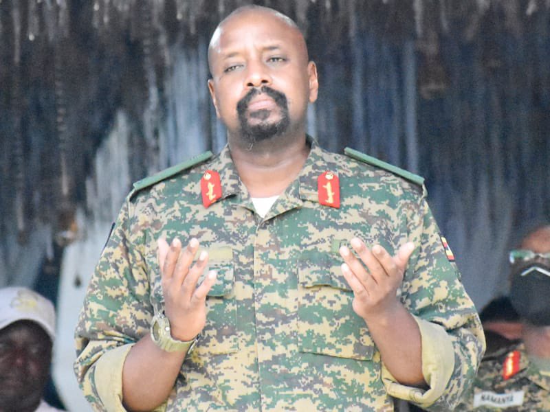 Kayera256's tweet image. Proverbs 16:3
Emirimo yaawe gyegyekyerere MUKAMA; Obwo nibwo enaama zaawe zirihamibwa.