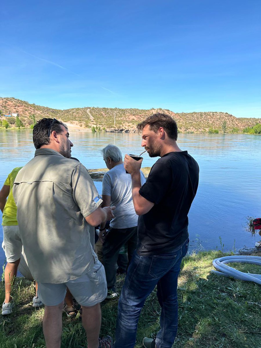 RodrigoButeler's tweet photo. #Cipolletti Estamos recuperando la población de peces en el río Negro, acompañamos la siembra de 150 mil alevines de trucha arco iris en #IslaJordan, un gran evento que además contó con charlas informativas de la Mesa de Pesca del Alto Valle. https://t.co/HsbITJaohw