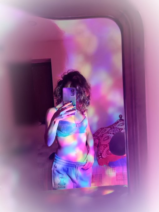 🪞📸 https://t.co/JWQ1It2LUE