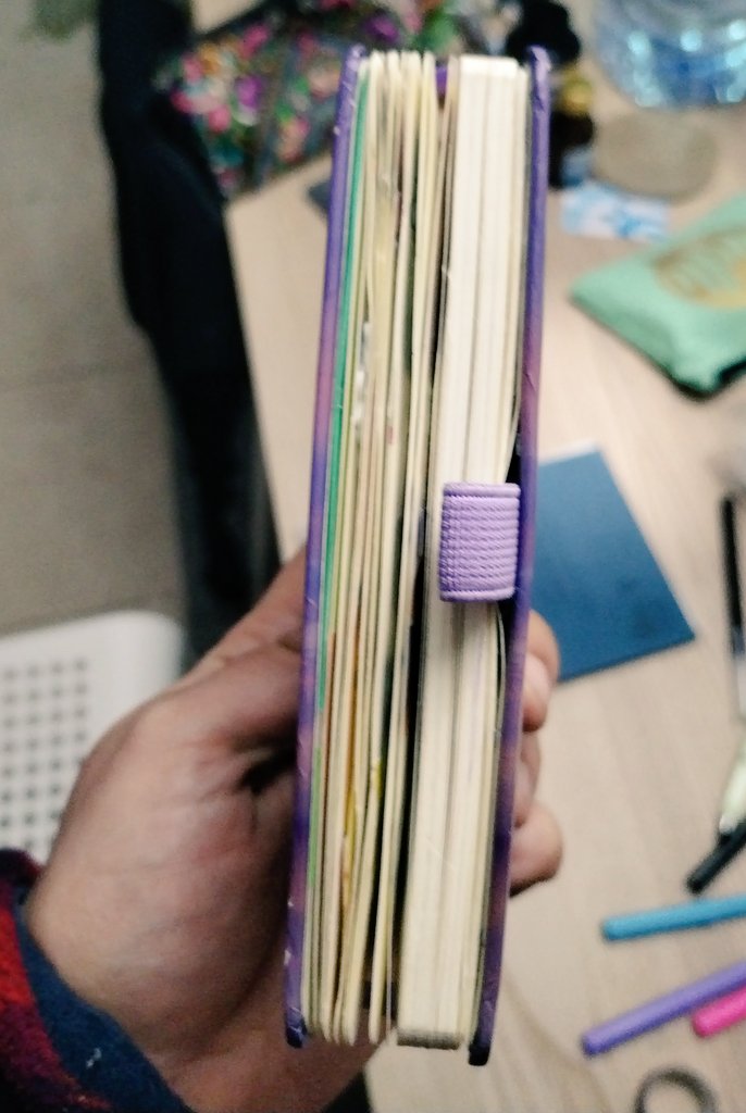 Bco_works's tweet photo. So uhhhh my sketchbook might be turning into an accordion?? https://t.co/TXhWHATCNT