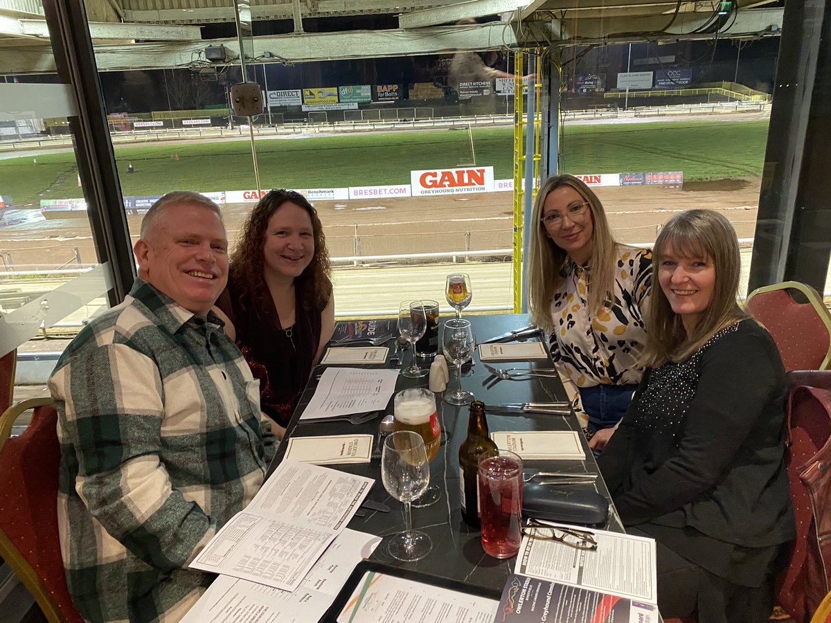 SWCherylGray1's tweet photo. Lovely food @OwlertonRacing @OwlertonStadium this evening with lovely people! #WorkFamily #Xmas #ResiTeam @simplybee_yoga @hollyhouse22 &amp; Lisa xx https://t.co/Nj15h89IWk