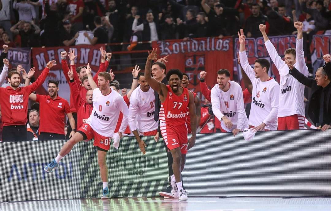 MakisKots_7's tweet photo. Ερυθρόλευκη όαση 🔴⚪
#OLYAXM #OlympiacosBC https://t.co/cPth290PZe
