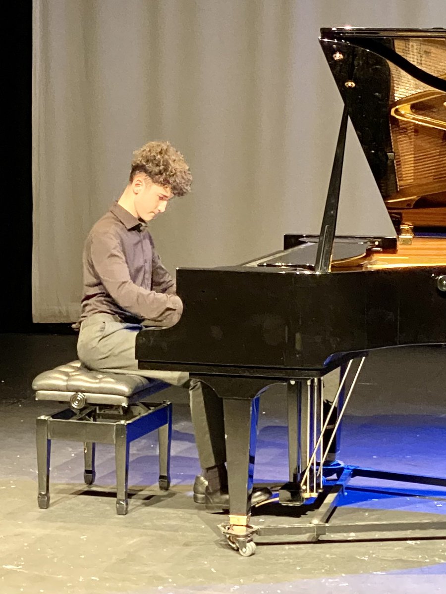 Congratulations to all the fantastic performers in the <a href="/QEHMusic/">QEH Music</a> Musician of the Year concert! Incredible performances 🎶👏🏼🎶 <a href="/QEHSchool/">QEH Bristol</a>