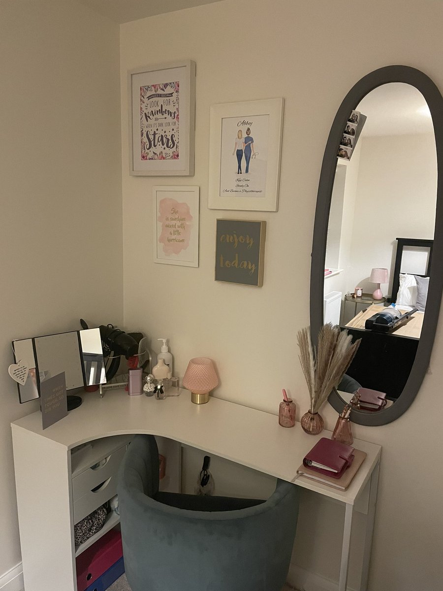abbeycrouch_'s tweet photo. And tonight I put the finishing touches to my home office…big changes = happy changes ☺️ https://t.co/nuQX55fgGQ