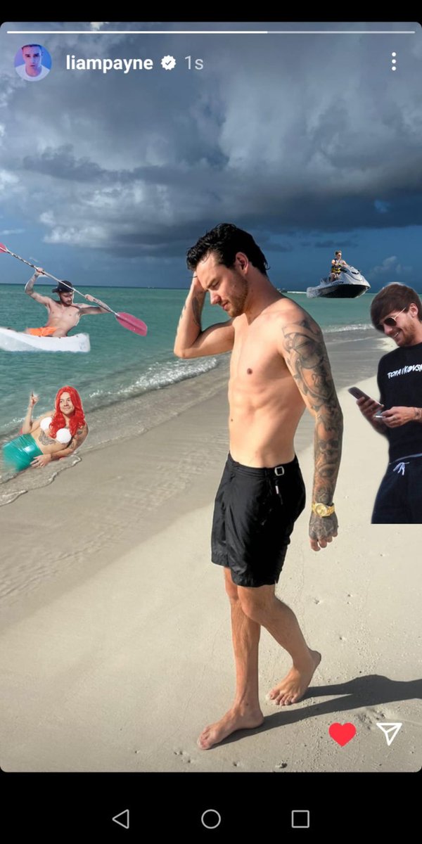 lianellinaa's tweet photo. reunion in spiaggia https://t.co/sCpssjWQqI