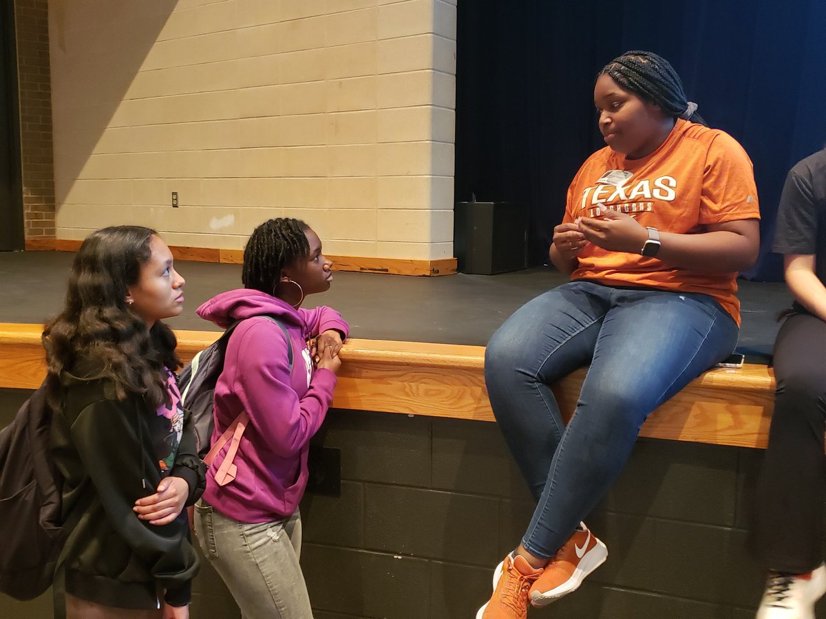 What a great day <a href="/LittleElmHS/">Little Elm HS</a>! We welcomed back former students for our annual Home for the Holidays event and our class of 2024 received valuable college readiness tips from our former students! @LEHS_Principal <a href="/lecollegeready/">LE College Readiness</a> #loboscollegebound