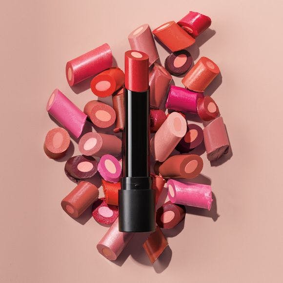 pamsavonshop's tweet photo. Good Housekeeping Magazine 2022 Beauty Award Winner -- fmg Cashmere Essence Lipcream with plant-based Bio-Retinol, known for it's anti-aging properties. Love your lips! #HighShineFinish #Bio-Retinol #AwardWinning #AvonRep #pamsavonshop @avoninsider https://t.co/9OdV0IuBEv https://t.co/JOV7c2dq6N