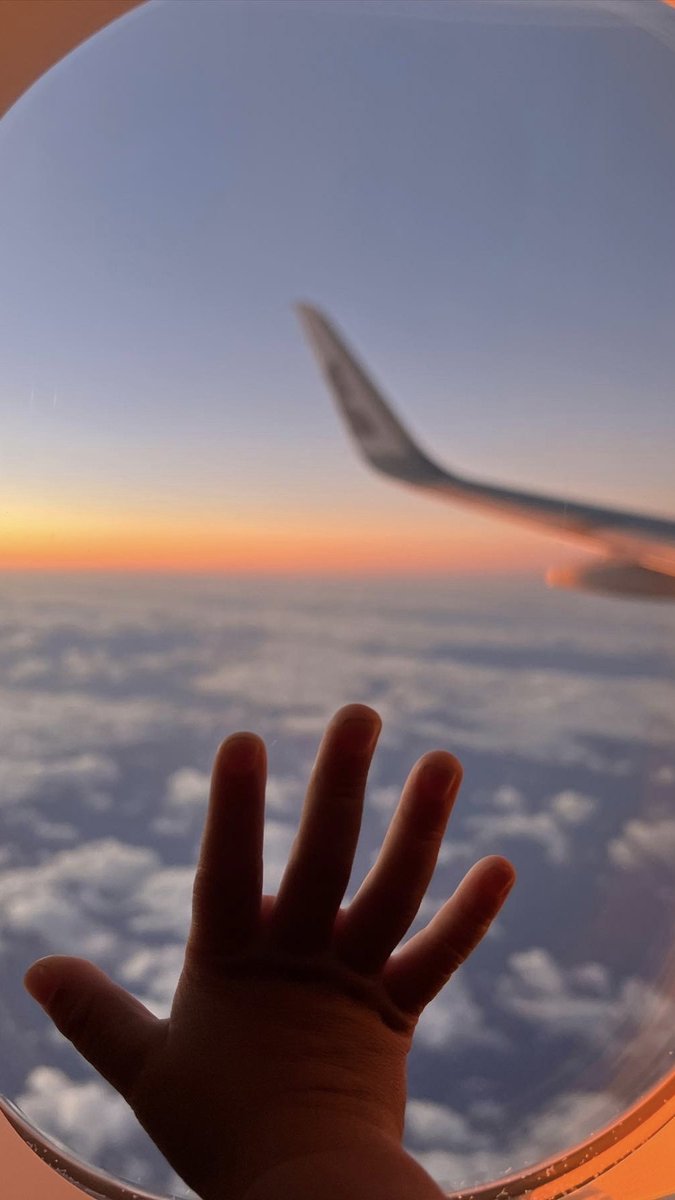 HawaiianAir's tweet photo. A #FlybackFriday moment โ๏ธ๐ We're so excited to see all your #HawaiianAirlines travel photos in 2023.
๐ธ: martinarice_ https://t.co/WHBi9wRaIu