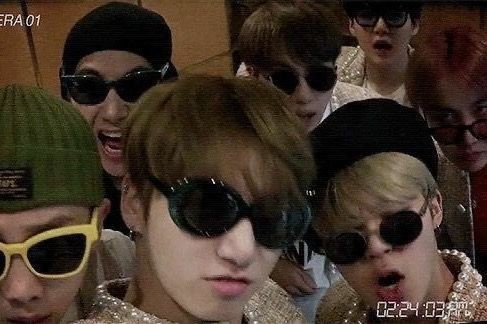Jkkietae_'s tweet photo. —Si te ríes pierdes, versión BTS— 🤣
Momentos icónicos de BTS que ARMY nunca olvidará..               — un hilo https://t.co/3qkxD46Get