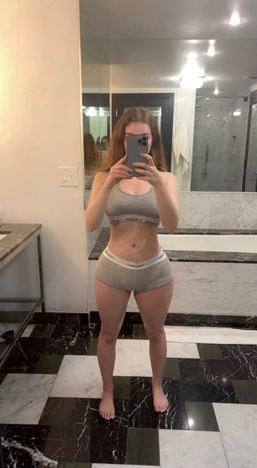 1 pic. Front or back? https://t.co/Ra22wbB401