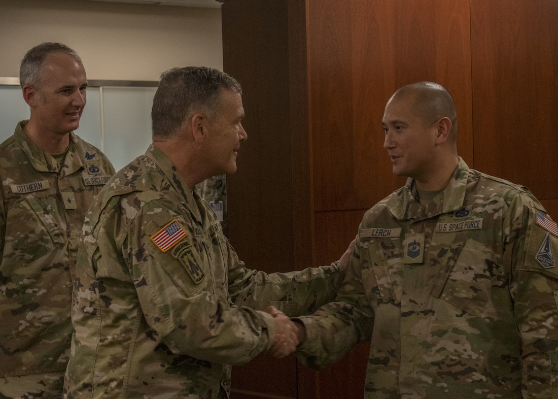 USSF_SSC's tweet photo. #USSPACECOM Commander, U.S. Army Gen. James Dickinson & #SpaceSystemsCommand Commander, Lt. Gen. Michael Guetlein recently discussed the state of space operations & acquisition. During the visit #LAAFB Airmen & Guardians were recognized for their contributions. @US_SpaceCom https://t.co/Vr2oSpJbbk