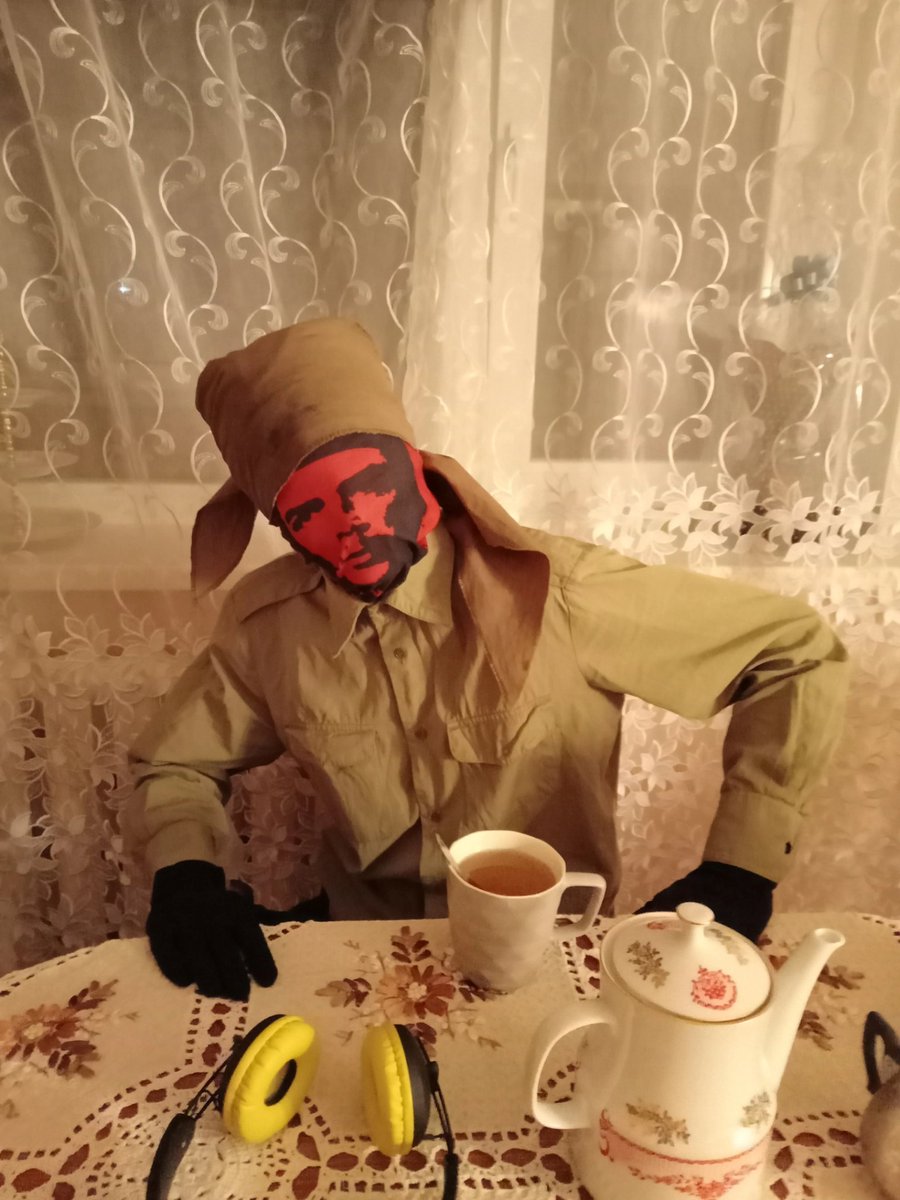 _Sam_Adward_'s tweet photo. ТОВАРИЩИ КО МНЕ В ГОСТИ ПРИШЁЛ ЭРНЕСТО ЧЕ ГЕВАРА https://t.co/ZaHa8Rsd6J