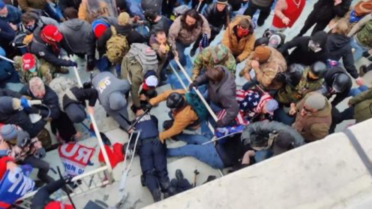 DuncanReport's tweet photo. @timburchett Apparently never crossed your mind to acknowledge and Thank the families of the 140 officers who were injured during 1/ 6 Republican coup attempt that you supported.
Your EGOTISTICAL whitebread lightweight cosplay Carhartt BS is sickening Cheesewhiz.

#BeneathContempt
#Traitor https://t.co/mc3wYvoy8g