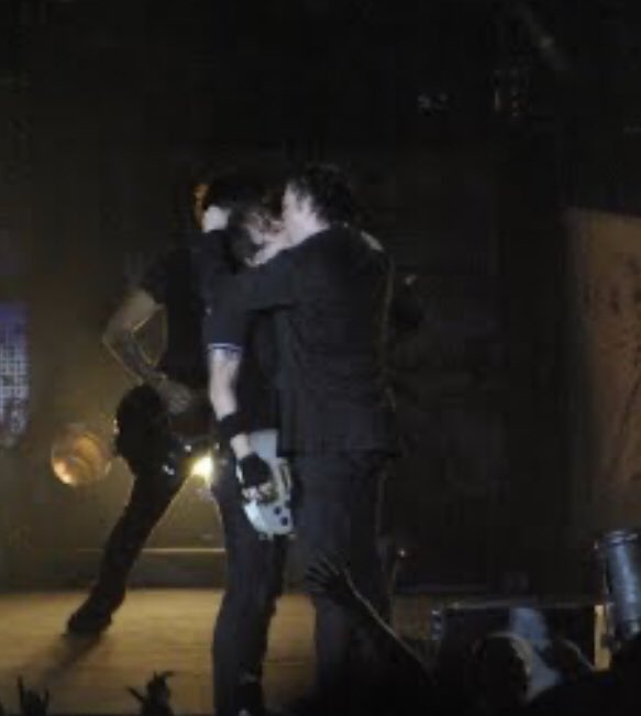 sayhitomylice2's tweet photo. MCRTWT FOLLOW ME FOLLOW ME FOLLOW ME IF YOU LOVEGERAR WAY AND FRANK IERO #MCR #Frerard #Mcr #FollowMeAgain Retweet this please. https://t.co/8mceeATCqO