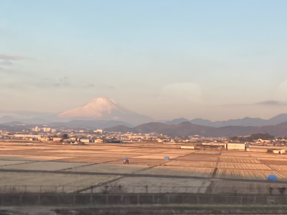 KpointWEnade's tweet photo. おはようございます。西へ向かって移動中です。まだ小田原の手前ですが富士山が今日はよく見えます。 https://t.co/HwrJRoqh3t