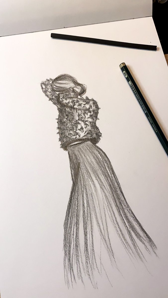 Good night.

Pencil &amp; charcoal ✏️

#sketchbook #fashiondrawing