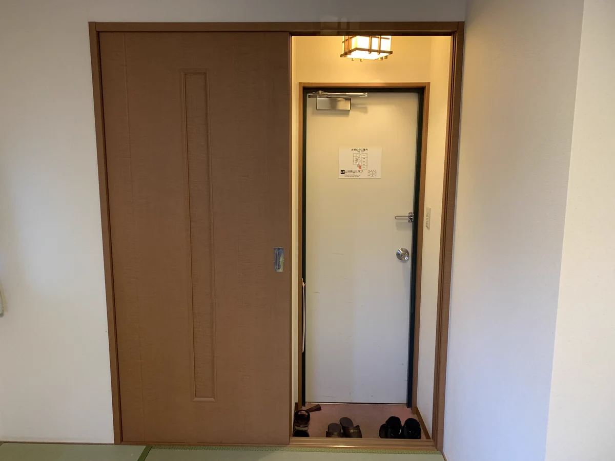 家賃が安いからトイレがない！？と思ったら、引き戸の後ろにあった件。