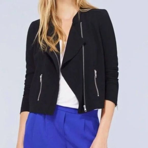 KellsDT's tweet photo. So good I had to share! Check out all the items I'm loving on @Poshmarkapp #poshmark #fashion #style #shopmycloset #aritzia: https://t.co/lNHvKEGZkW https://t.co/vktnMRMg2S