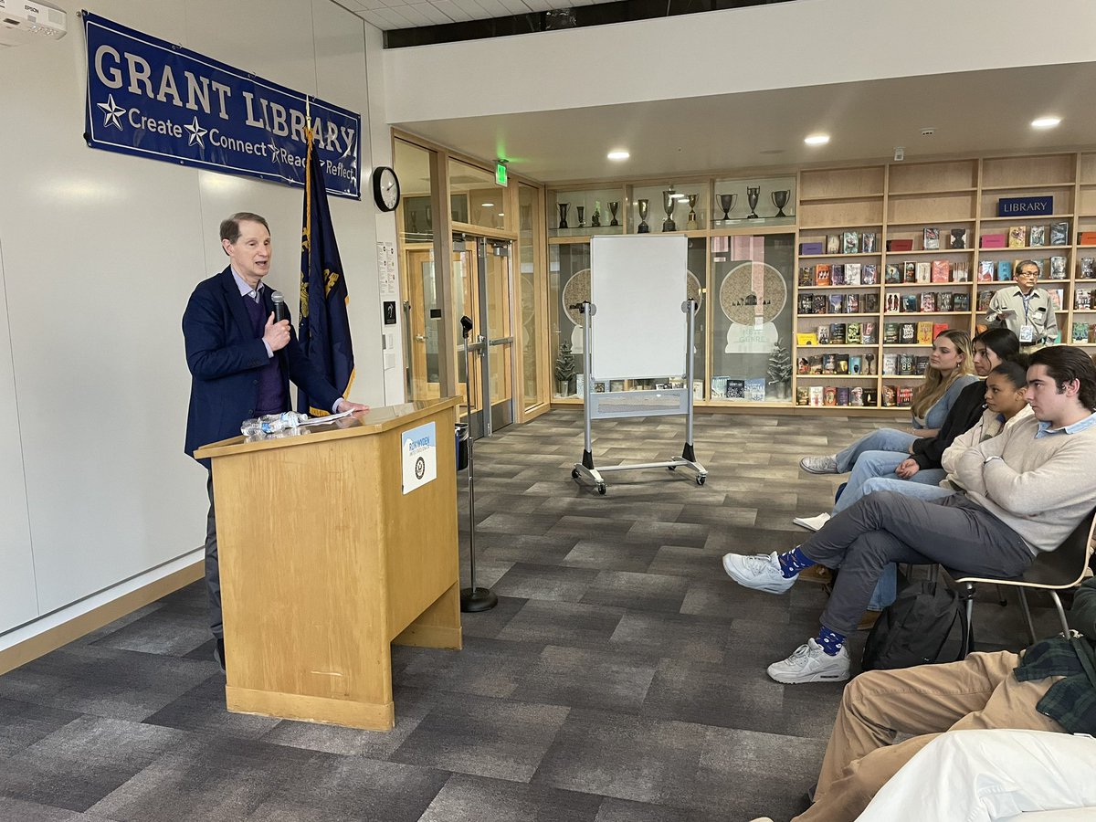 PPSConnect's tweet photo. Our thanks to @RonWyden for speaking with students at Grant High School today. 

From questions about crime prevention to education funding, the students were engaged and attentive. 

We might even have some future senators in the crowd!

#ForwardTogether #TeamPPS https://t.co/NFtr5vLOhO