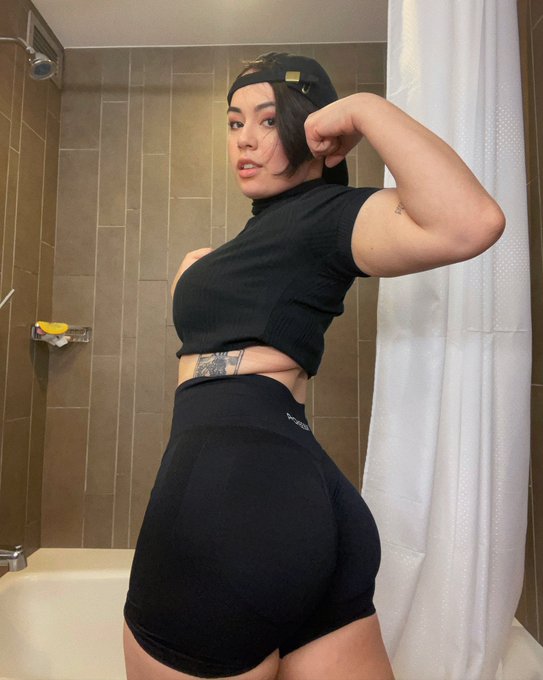 show your mom this image and lmk what she says https://t.co/UCYpvD73Y6<a href="/tag/apexlegends"class="tags"><span>#apexlegends</span></a>