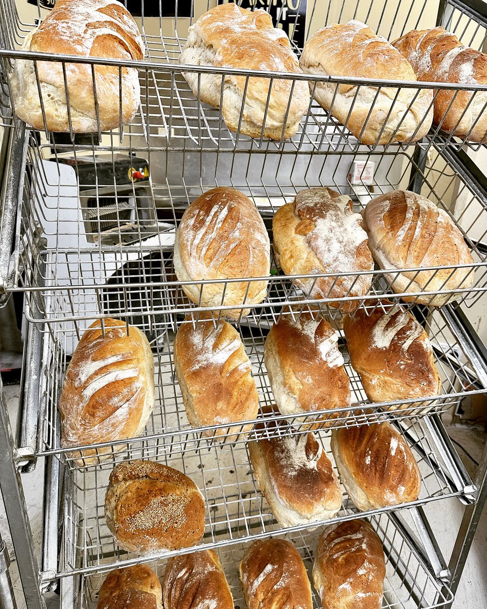 Dannys just pulled an oven load of hot viennas and grain loaves out if you fancy something hot out at 9:30am  #dannysbakery #canberrasouedough #canberrahotbake #proudlycanberran #familyownedbusiness #canberraeats