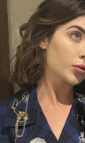 SupportChiara's tweet photo. Hoje, 21h20, tem #Travessia. Já liga o alarme aí para não perder nossa Chiara! 💗🌙 https://t.co/JTD8iJP5jo