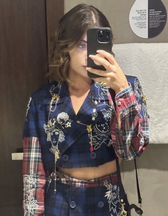 SupportChiara's tweet photo. Hoje, 21h20, tem #Travessia. Já liga o alarme aí para não perder nossa Chiara! 💗🌙 https://t.co/JTD8iJP5jo