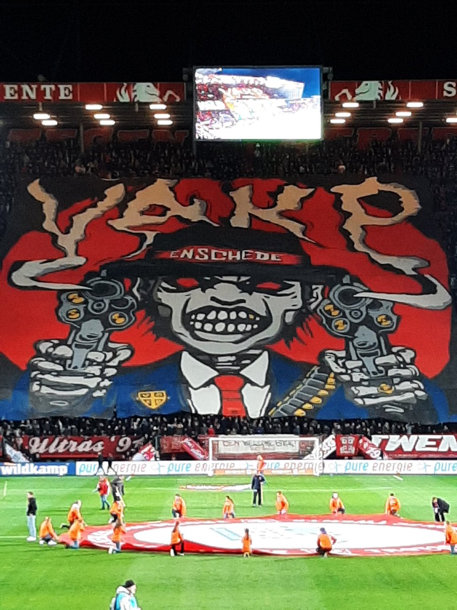 ErwinHengelo's tweet photo. Eindelijk weer in onze kerk....#deveste #FCTwente
Supper actie VakP en een mooie overwinning 2-0. Wij hebben de punten binnen.....jullie...??
#vakP #FCTwente #tweemm https://t.co/KEvqyBh1Dl