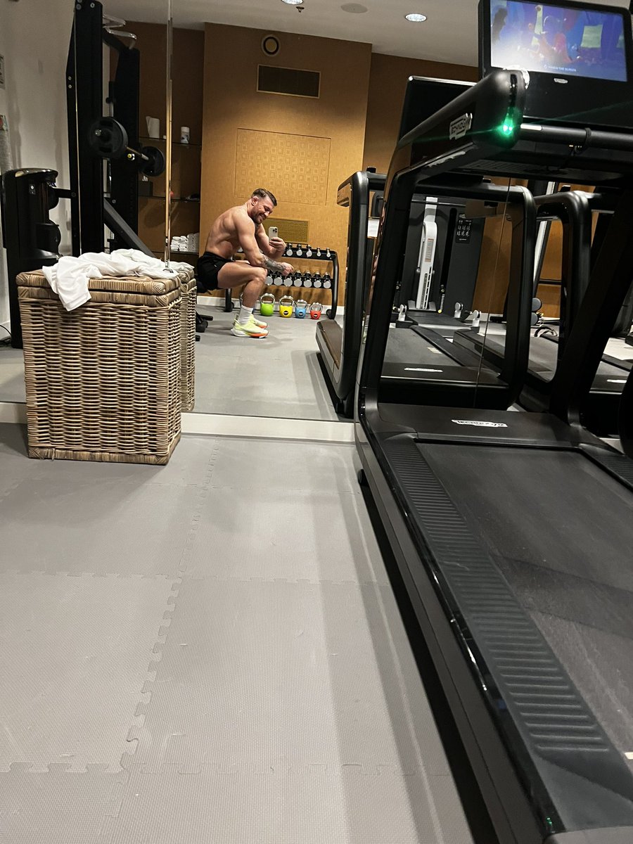 TheNotoriousMMA's tweet photo. Bitta cardio , ya’s’r fucked. https://t.co/GXGd3VCYPf
