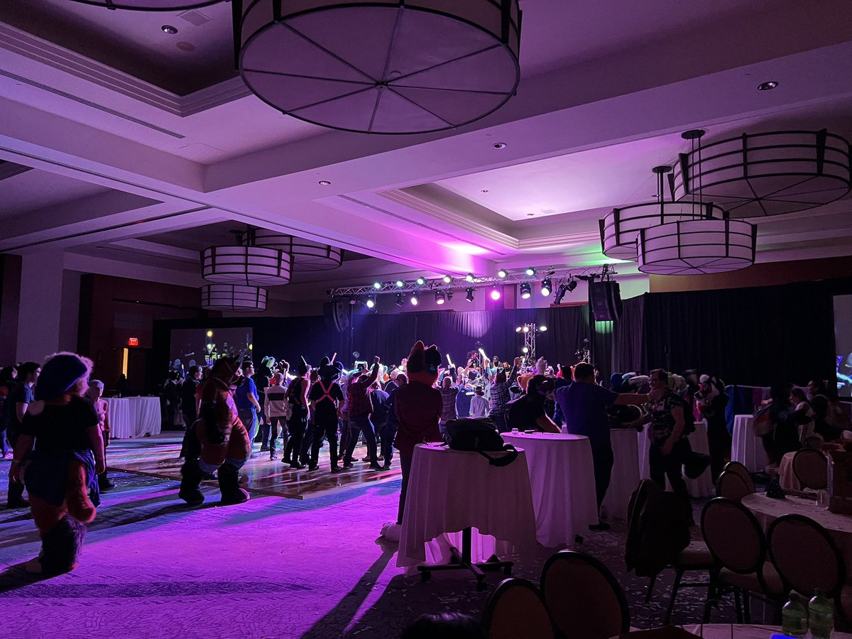 Streak_er's tweet image. Oh yea #PDFC was amazing! 

Sure, I couldn’t do any of my photos cause of a gear failure. 

But, I had so much fun with a bunch of new people! So thank you.

But now, I have to learn to balance photos and non-photo nights 🙃