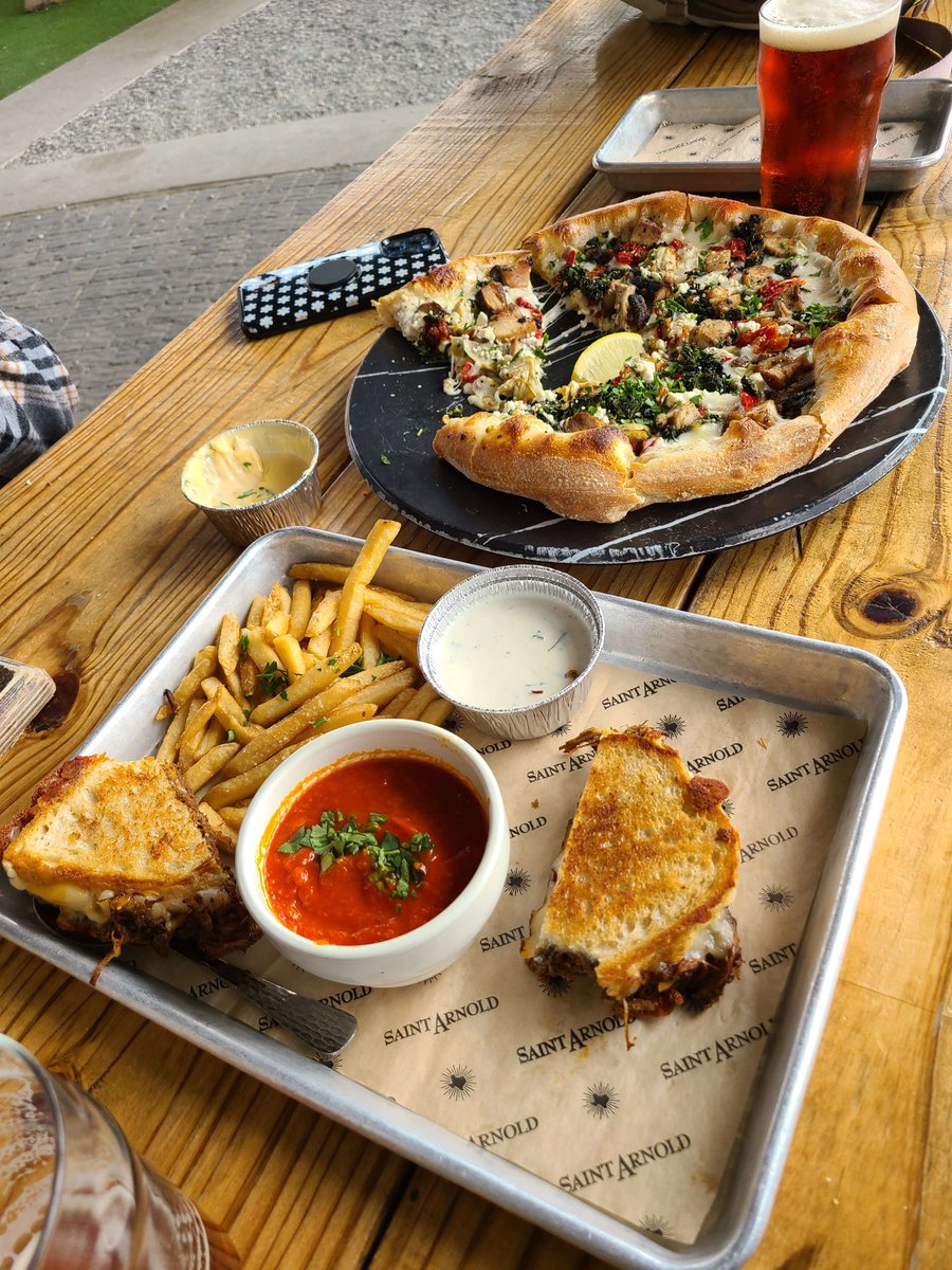 Ellyanas tweet media