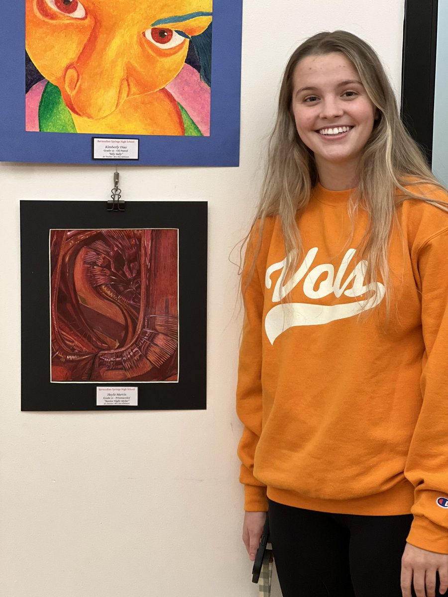 BermudianArt's tweet photo. Lots of visitors enjoying the work! #BSHSNAHS #bermpride #WEareBermudian https://t.co/WdKitjd80R