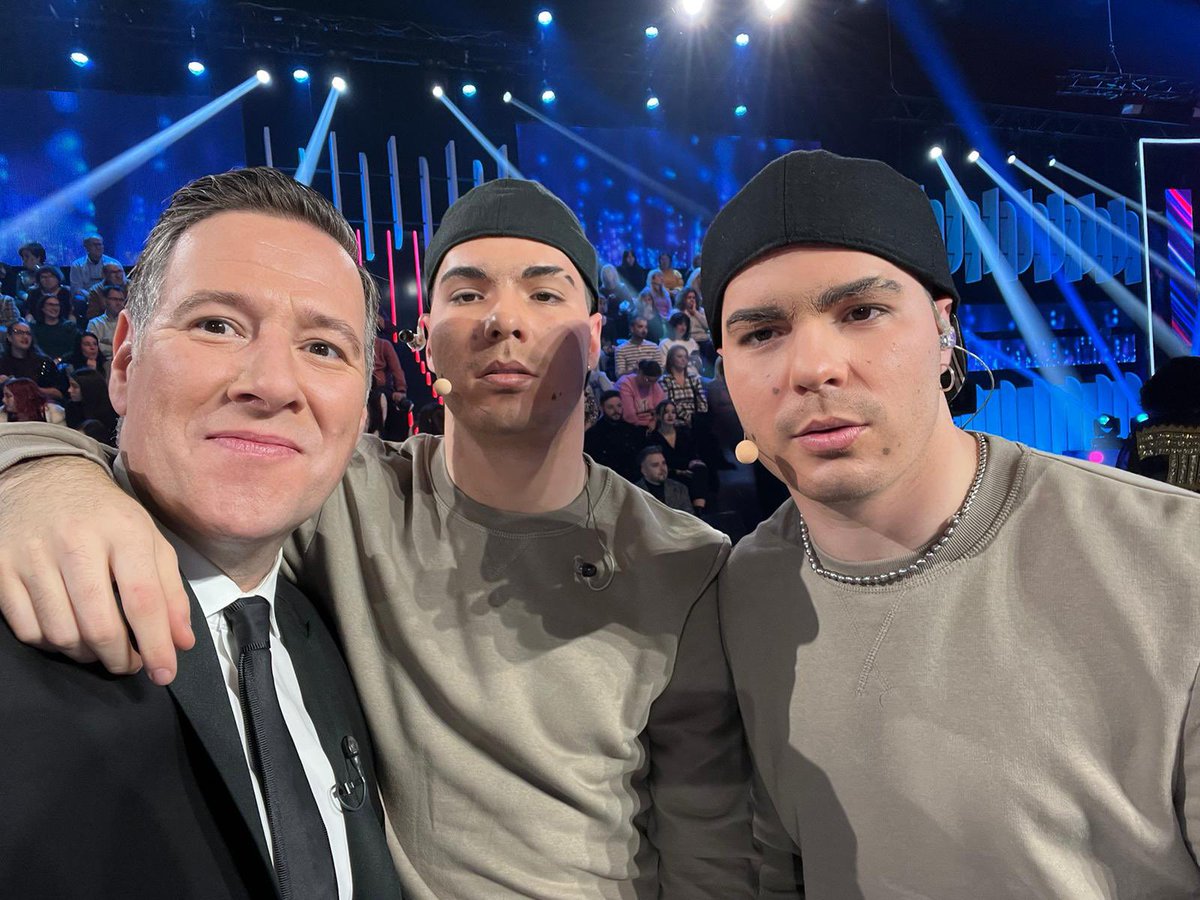 Queremos que os quedéis siempre con nosotros ¡Público en pie! 🙌🏻🙌🏻🙌🏻🙌🏻
Un placer veros de nuevo en <a href="/TuCaraMSuena/">TuCaraMeSuena</a> <a href="/GemeliersMusic/">Gemeliers Oficial</a> #TCMSReyes