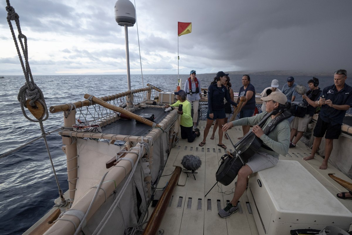 YoYo_Ma's tweet image. I was in Hawaiʻi last month with culture-keepers, artists, sailors, and scientists, communities who believe in that most fundamental and beautiful vision: “He waʻa, he honua” — that the earth is our canoe. (1/9)