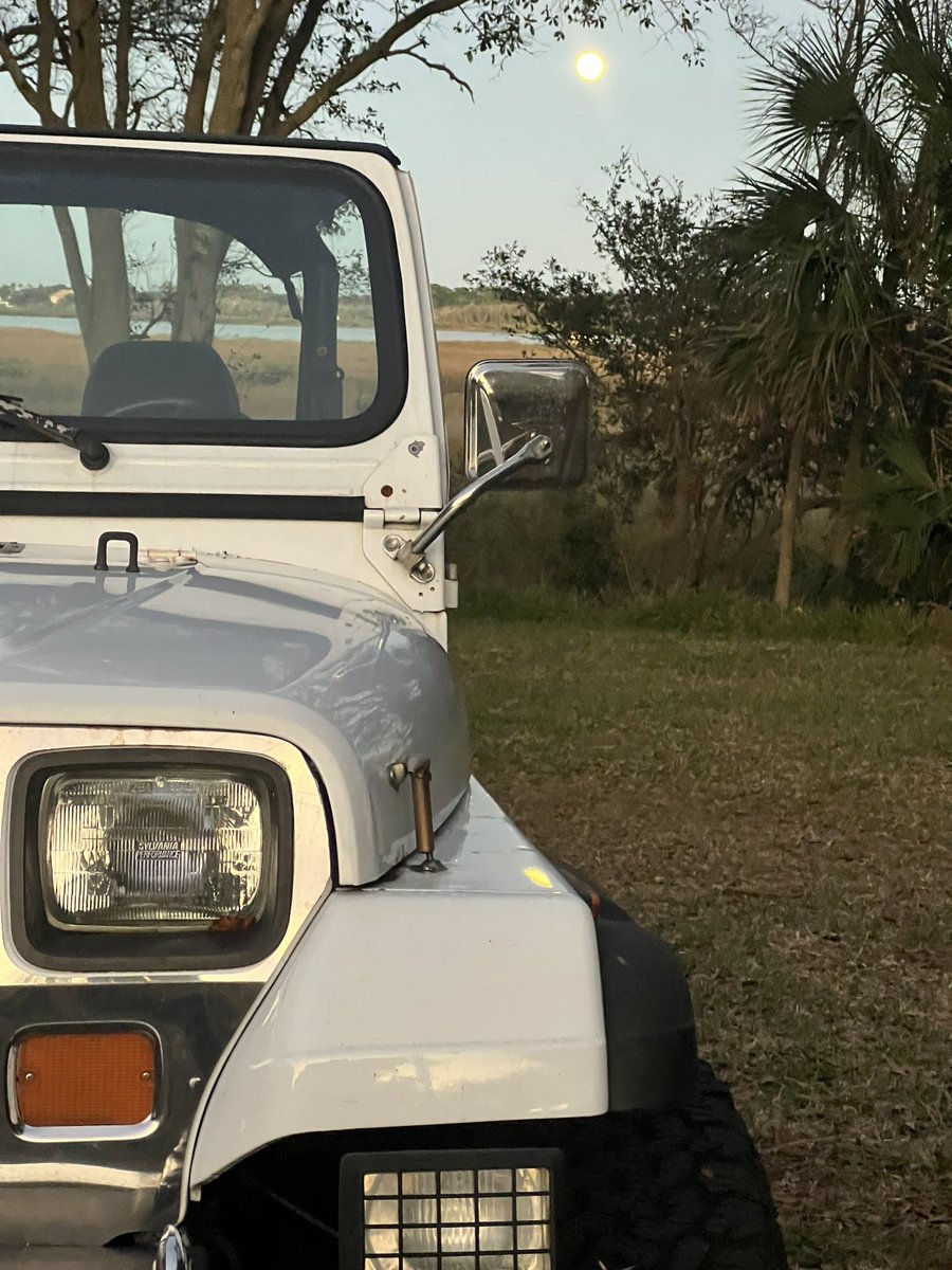 Olcracker's tweet photo. Full Moon Rising!
@Jeep #jeep #fullmoon #jeepview #fl #stAugustine #yjsrule https://t.co/VlUajX03M3