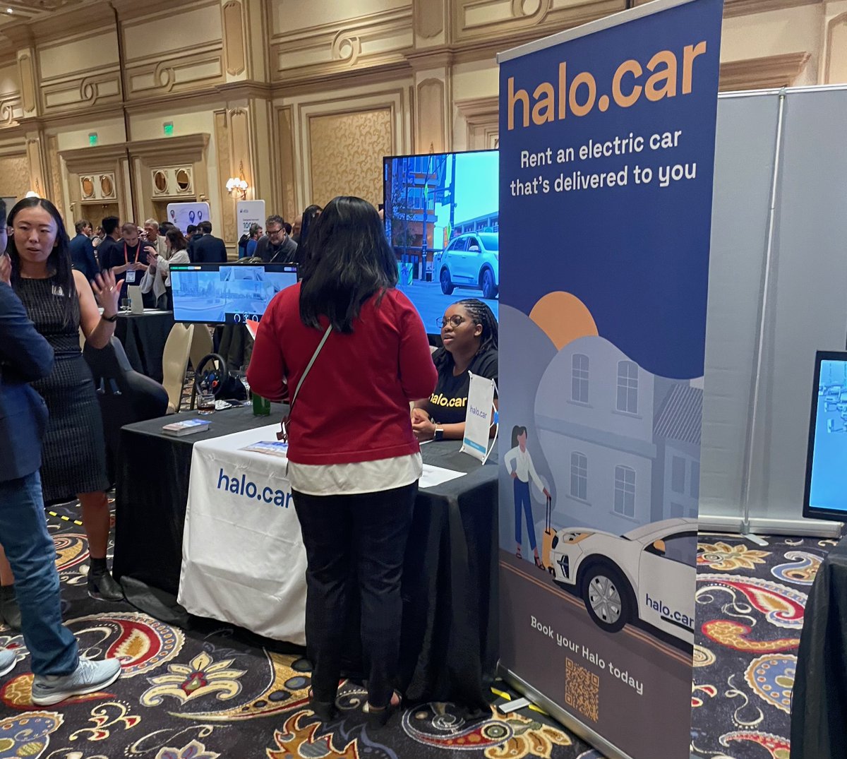 halocar_'s tweet image. Some snaps of our team chatting all things #electricvehicles and #driverlesstech with #ces2023 attendees during the COVESA Showcase last night inside Bellagio Ballroom.