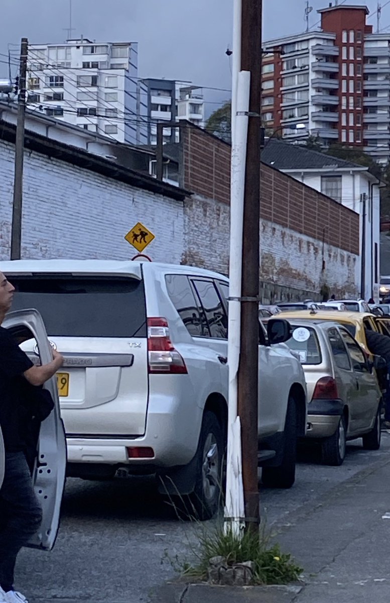 DENUNCIA PÚBLICA: El alcalde Carlos Mario Marín de Manizales me hizo persecución desde el sector de la Santander, en su camioneta IFM419 hasta Ravasco, me intimidó cuando me baje a decirme cosas. También intimidó a mi mamá y mi hermanita. 

<a href="/FLIP_org/">Fundación para la Libertad de Prensa (FLIP)</a> <a href="/lapatriacom/">Periódico LA PATRIA</a> <a href="/Corcivicaldas/">Corporación Cívica de Caldas</a>